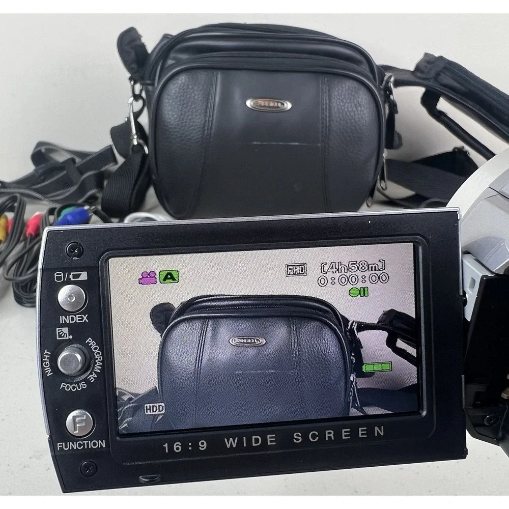 JVC Everio GZ-HD5U 3CCD HD Camcorder WORKS Battery Included
